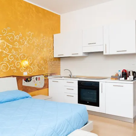 La Dimora Degli Artisti Bed & Breakfast 3*