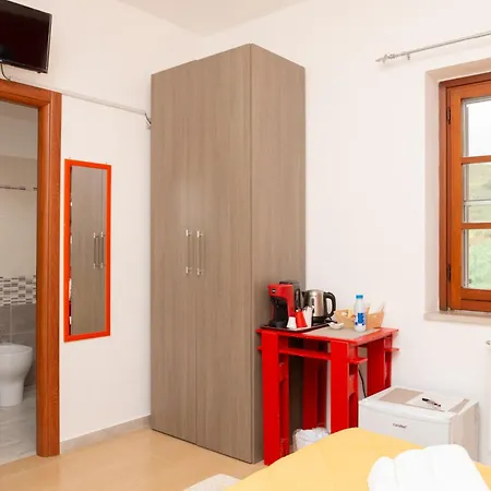 La Dimora Degli Artisti Bed & Breakfast 4*